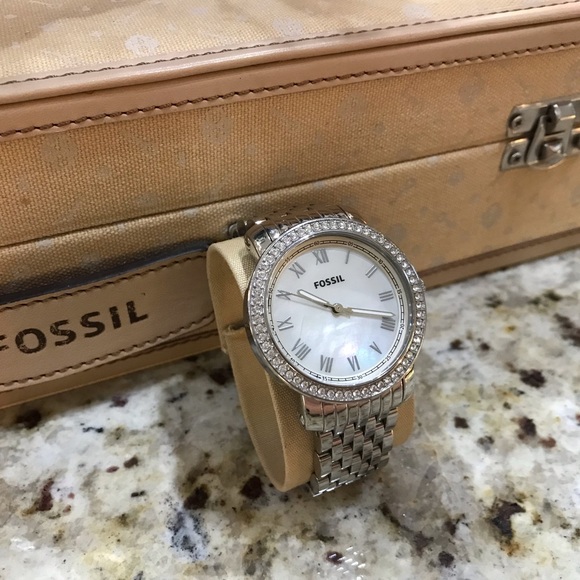 Fossil Emma Mother of Pearl Watch - Picture 7 of 7